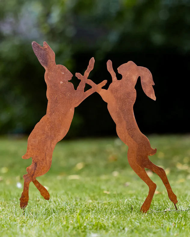Boxing Hares Garden Ornament - Image 3