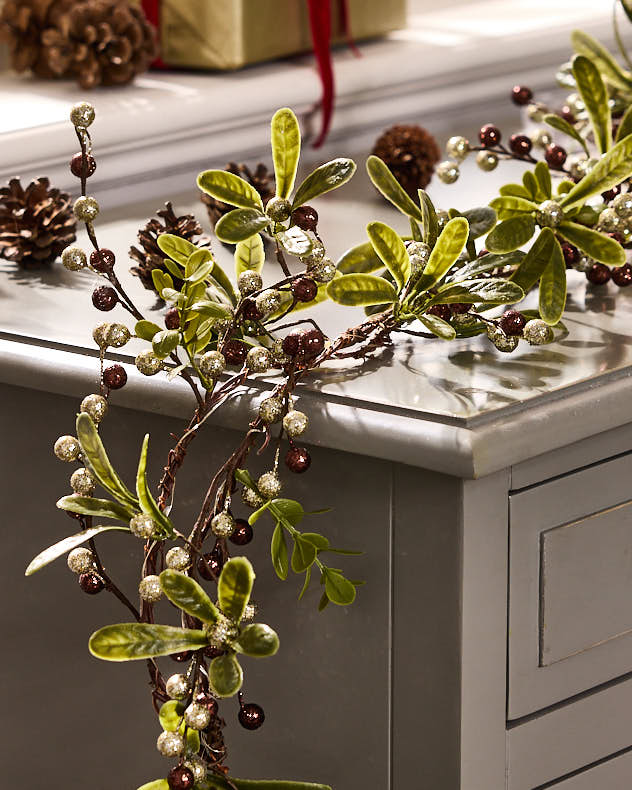 Copper Mistletoe Pre-Lit Garland - 160cm - Image 3