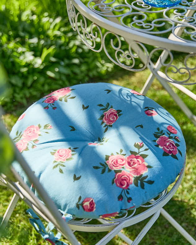 Set of 2 Blue Rose Round Garden Seat Pads - Image 2