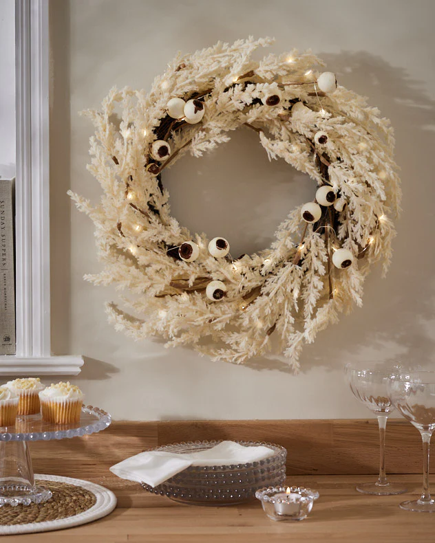 Snowberry Light-Up Wreath