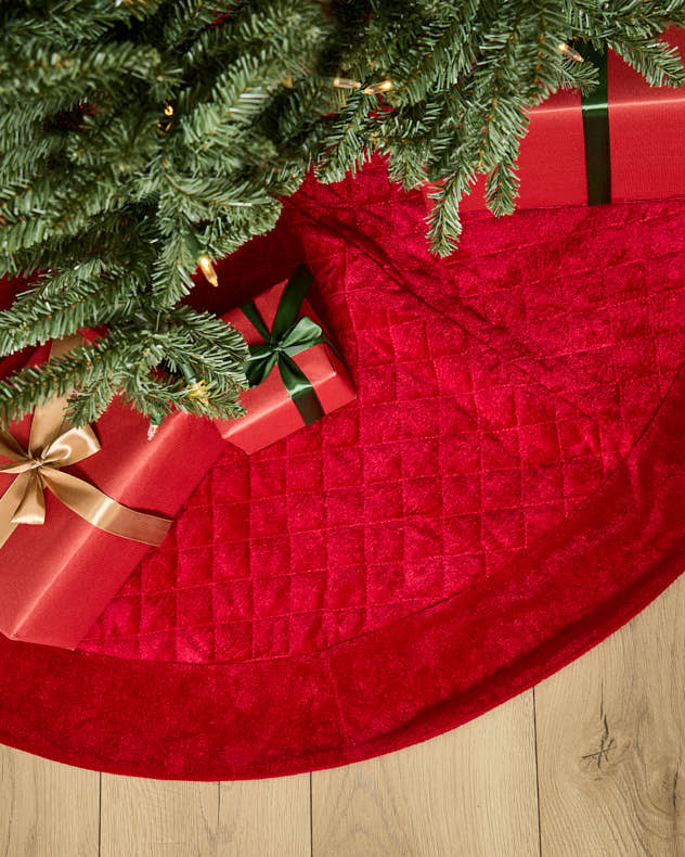 Red Velvet Quilted Tree Skirt - Image 2