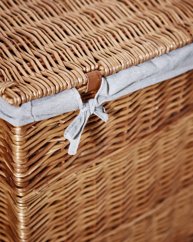 Wicker Washing Basket with Lining - Image 4