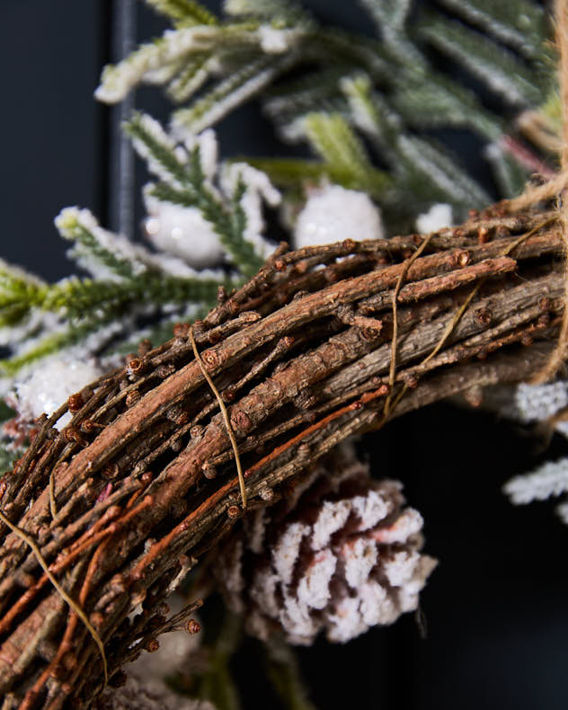 Winter Snowdrift Wreath - Image 5