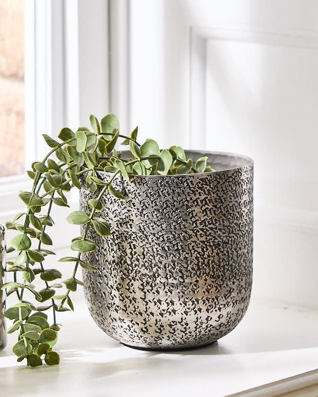 Zaio Hammered Metal Planters - Image 4