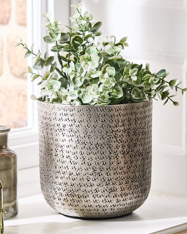 Zaio Hammered Metal Planters - Image 5